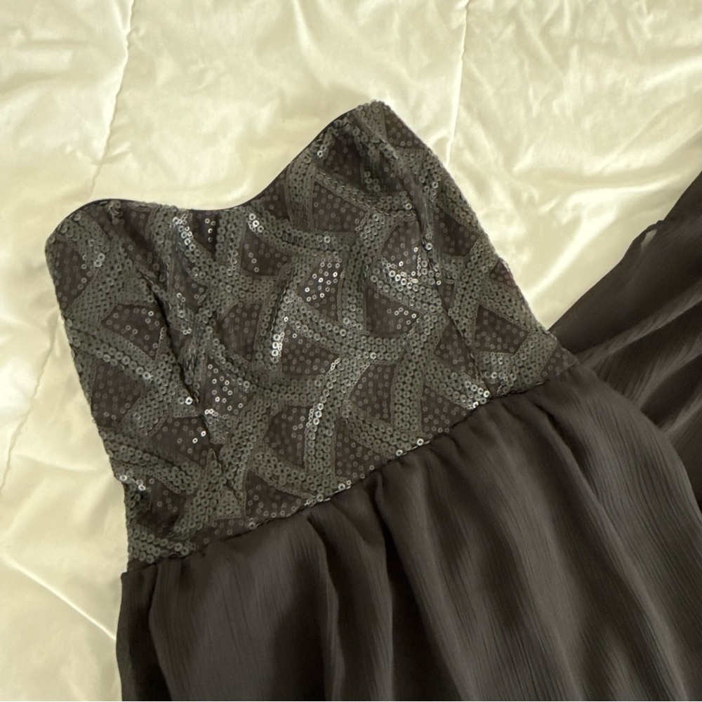 Elegant Black Strapless Dress - Picture 3 of 5